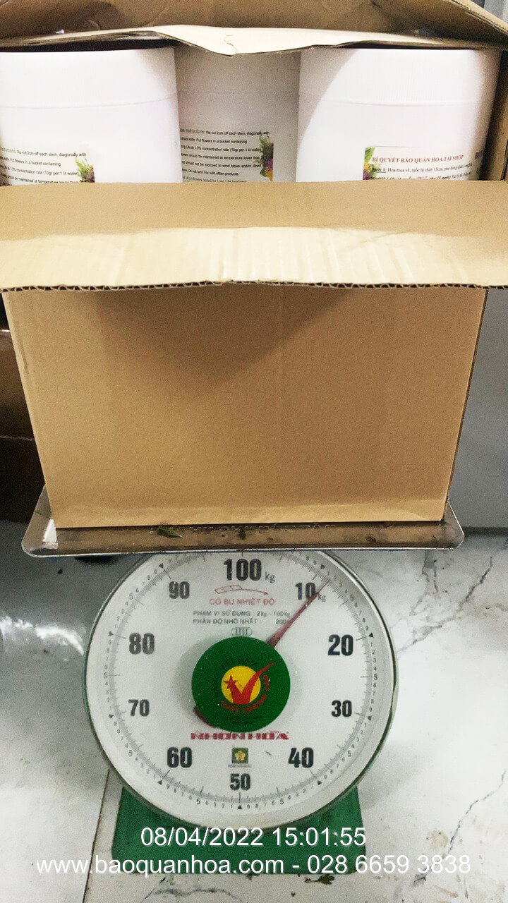Thuốc Chăm Sóc Hoa tươi Cắm Xốp Lâu Tàn tại shop hoa Longlife SG của Israel giúp hoa tươi gấp 2 lần và hạn chế thay hoa định kỳ, hoa cắm lẵng tươi lâu