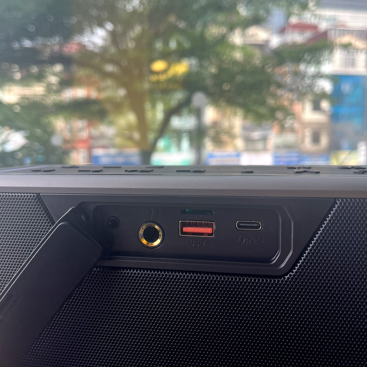 Loa Karaoke Bluetooth Remax RB-M51 Kèm 2 Micro không dây LED RGB hát Karaoke tại nhà, Âm thanh hay bass cực chuẩn - Hàng chính hãng