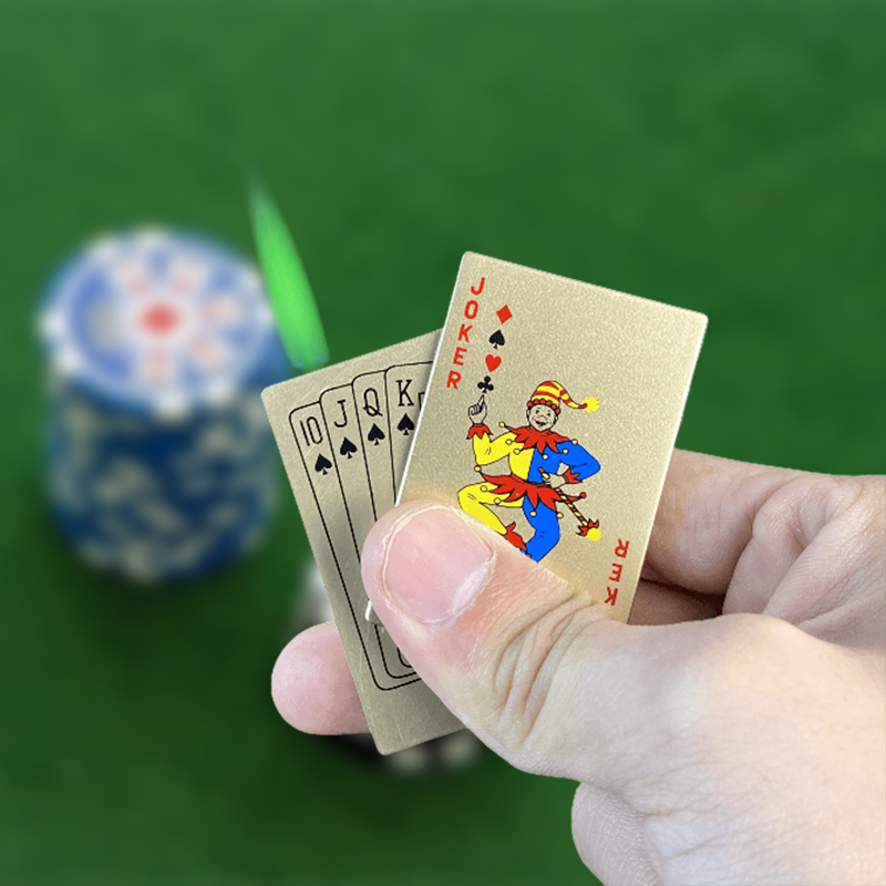 Bật lửa khè hình lá bài Joker có gương soi tiện lợi - xài gas