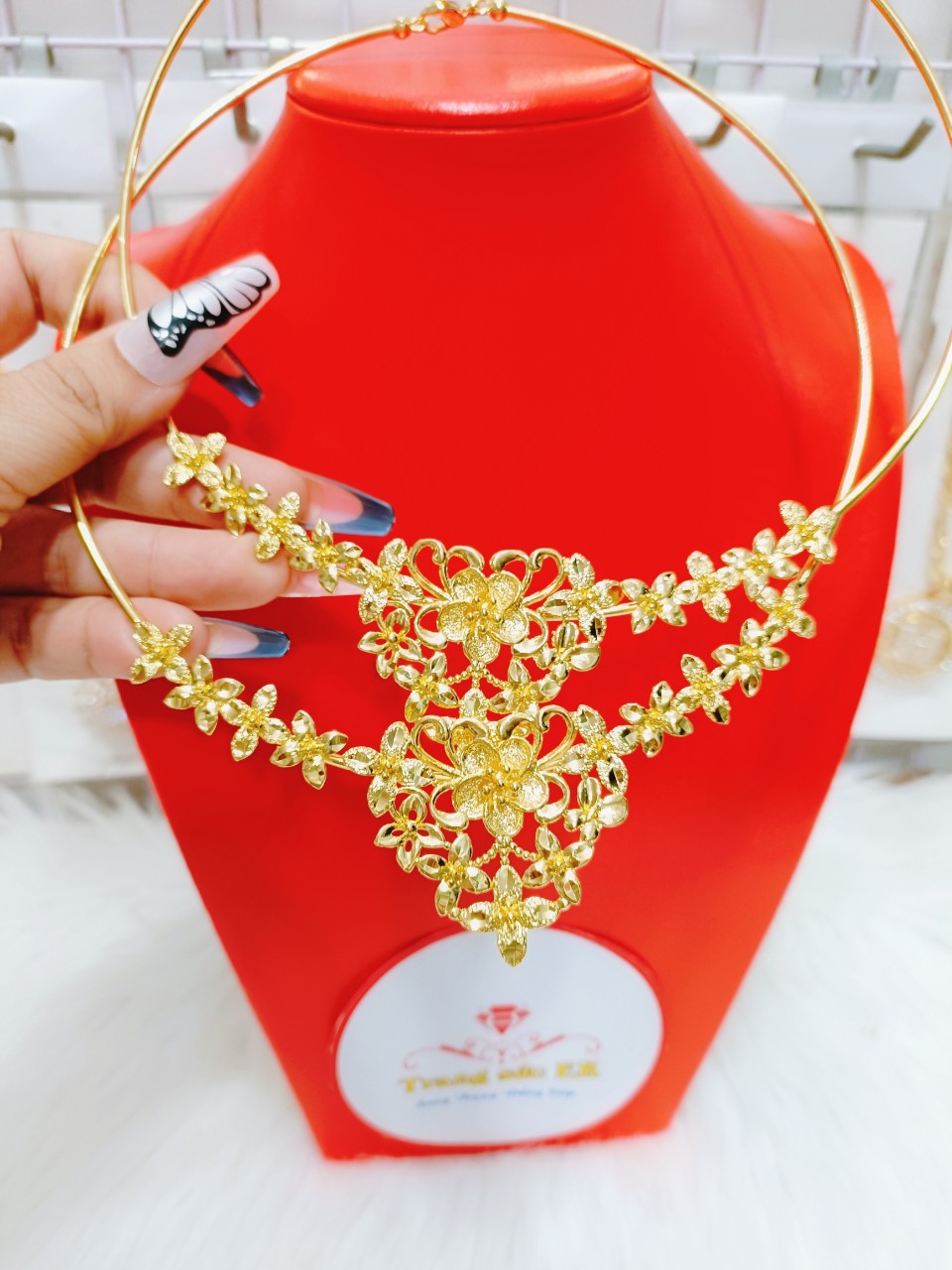 Kiềng cưới chạm hoa chuẩn 24k kèm hộp nhung E3.90