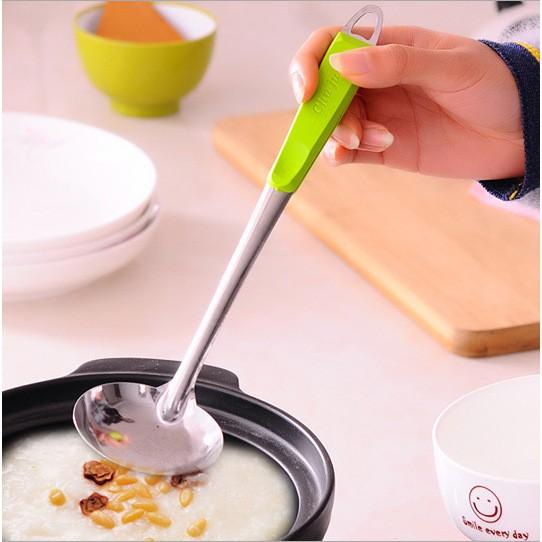 Muỗng múc canh inox cán nhựa chống nóng