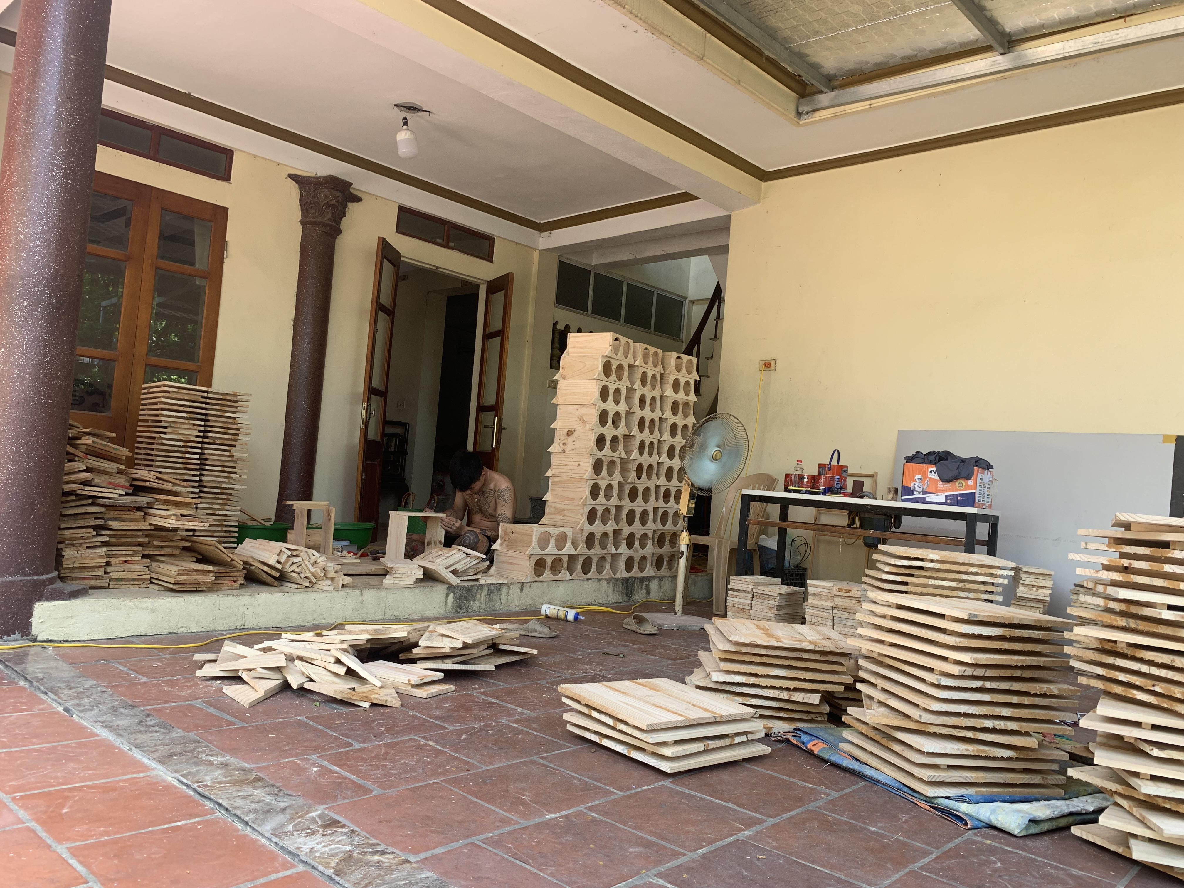 Chuồng nuôi chim bồ câu bằng gỗ 3 lỗ có thể nuôi 1 đôi chim