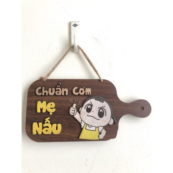 Bảng gỗ hình cái thớt treo bếp trang trí Chuẩn cơm mẹ nấu