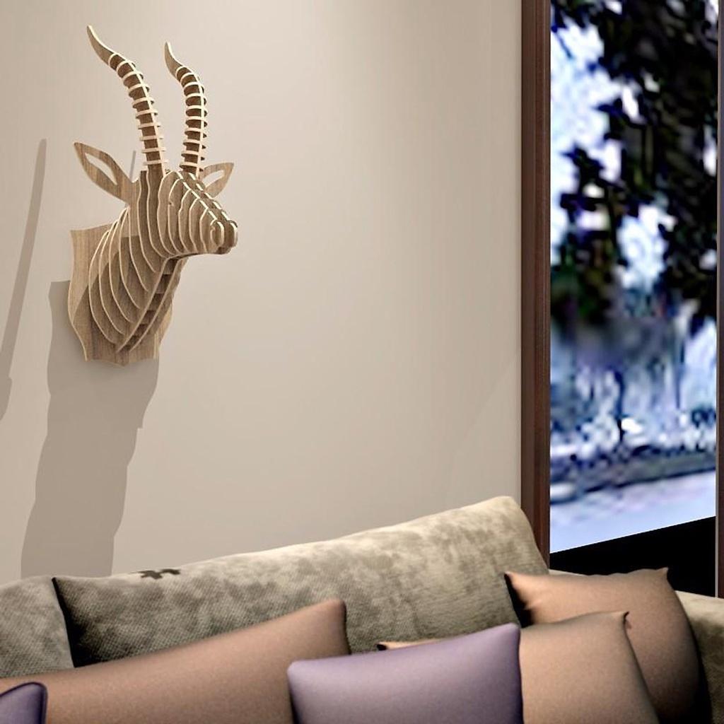 Đầu dê sừng cong trang trí bằng gỗ treo tường