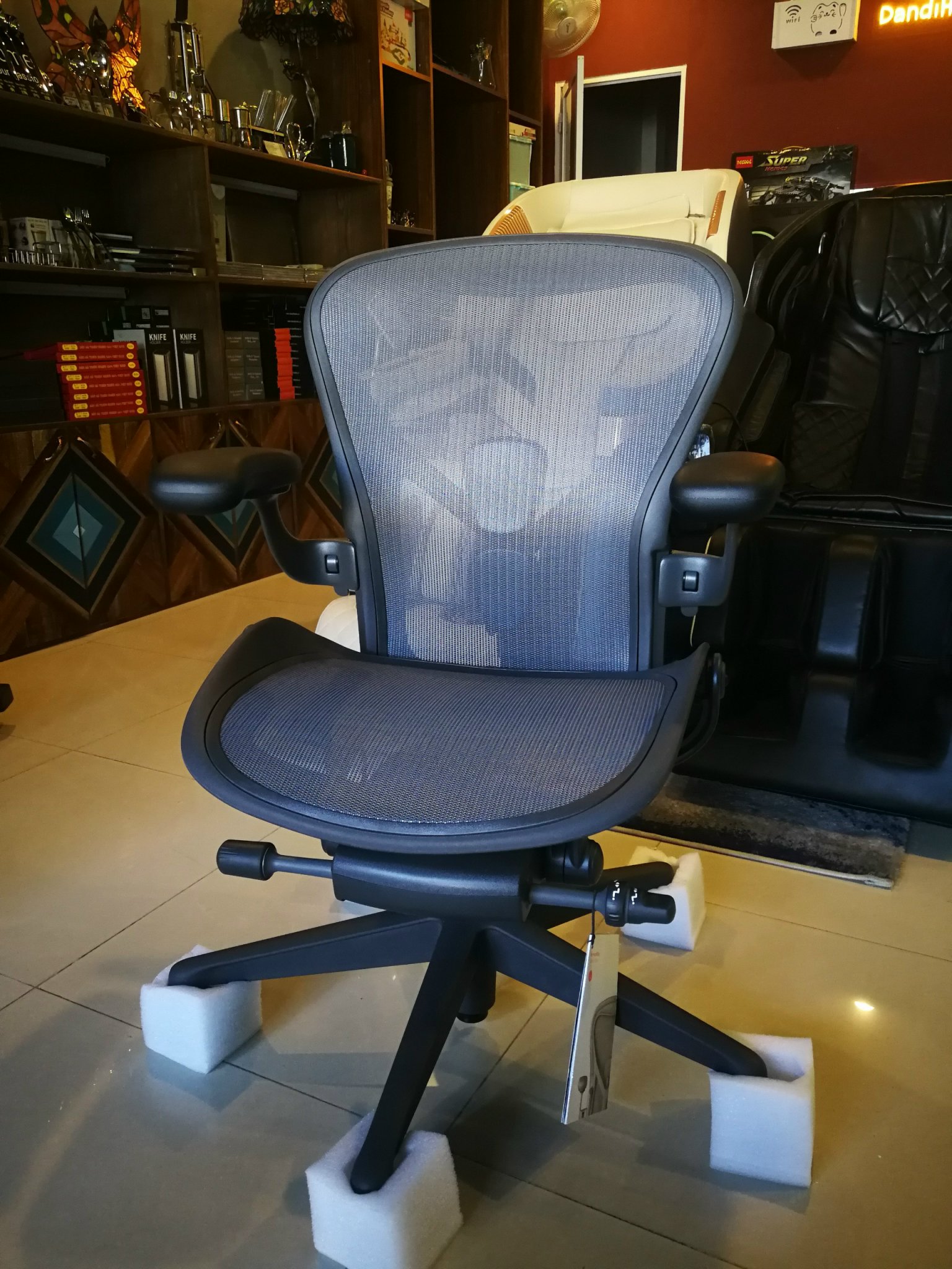 Ghế Herman Miller dòng Aeron công thái học - ghế lưới văn phòng