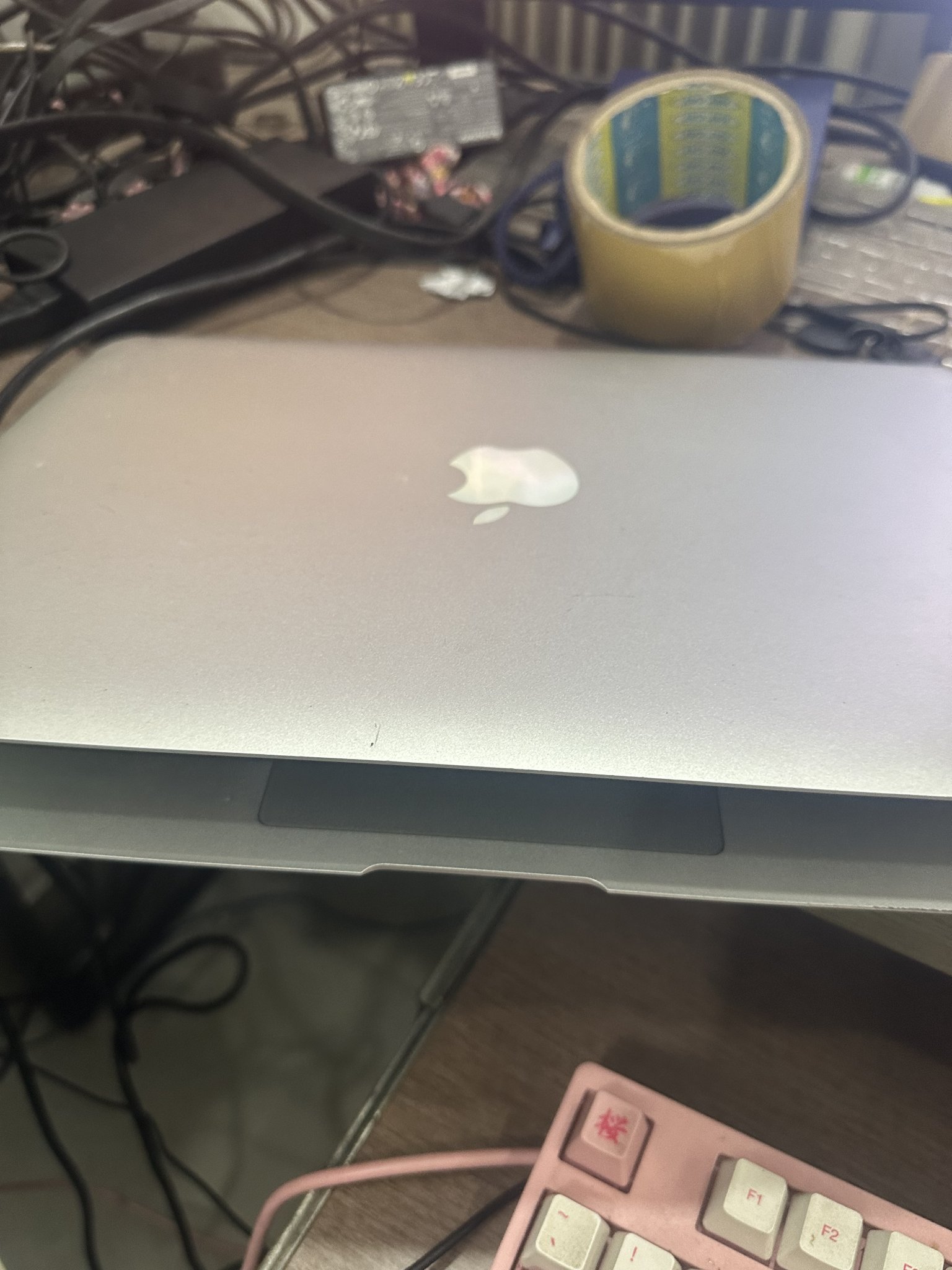 macbook air 2017 cũ rẽ cho các bạn sinh viên thuyết trình