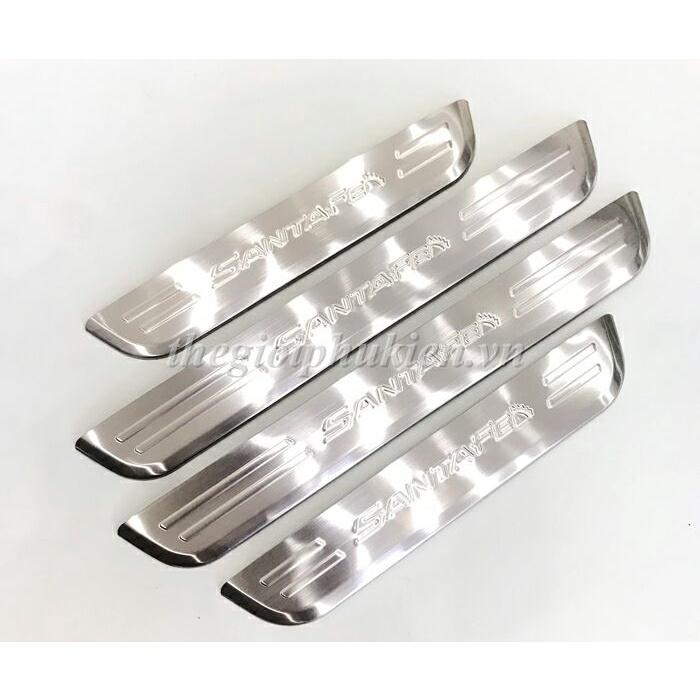 BỘ SẢN PHẨM Nẹp bước chân và ốp chống trầy cốp Hyundai Santafe 2019 - Mẫu Inox