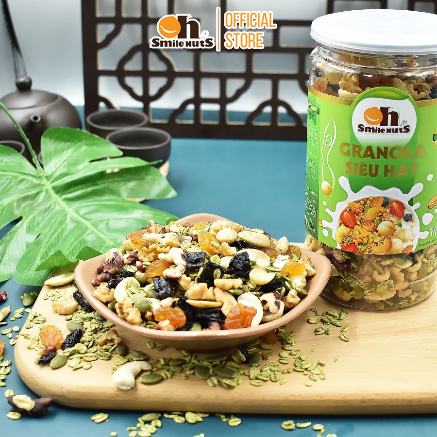 Granola ăn kiêng Siêu Hạt Smilenuts vị Matcha hủ 450g - Gồm Hạnh Nhân bóc vỏ, Nho khô, Óc Chó, Yến Mạch, Hạt điều, Nhân bí xanh và Mật ong _ Ngũ cốc ăn kiêng Siêu hạt vị Matcha