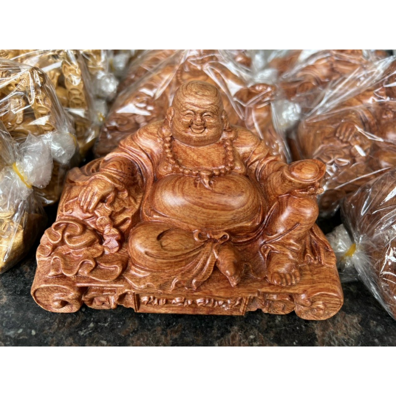 Tượng phật Di Lặc gỗ hương mini ngang 15cm