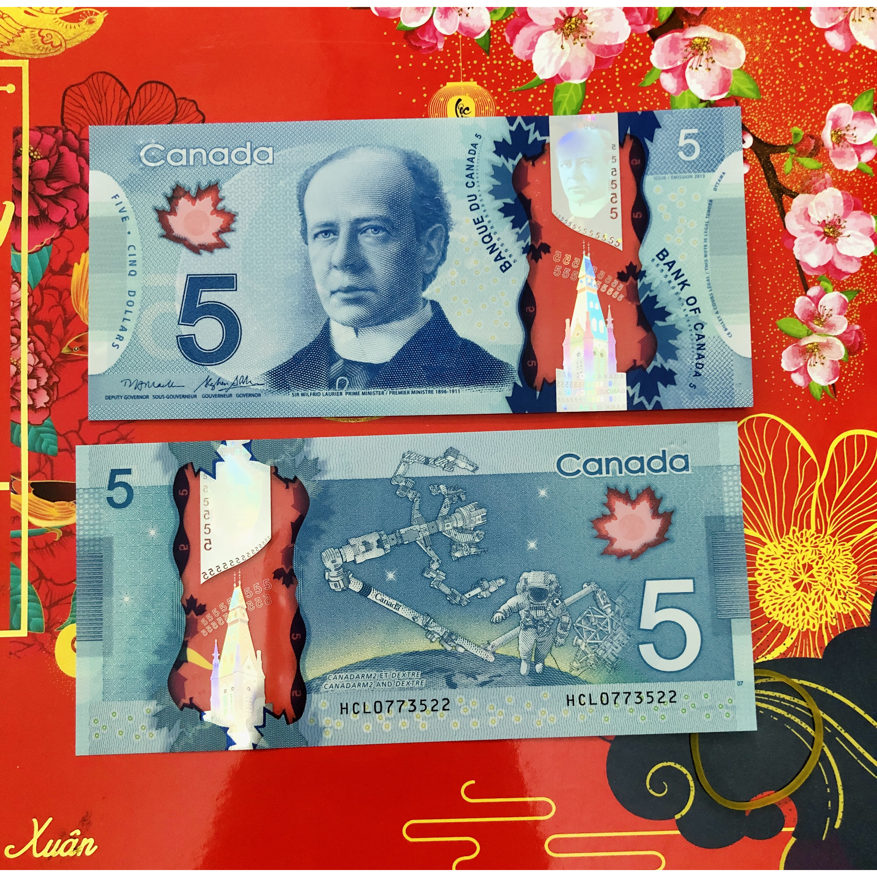 01 Tờ Tiền Canada 5 Dollar bằng polyme xưa sưu tầm, mới 100% UNC - kèm bao lì xì