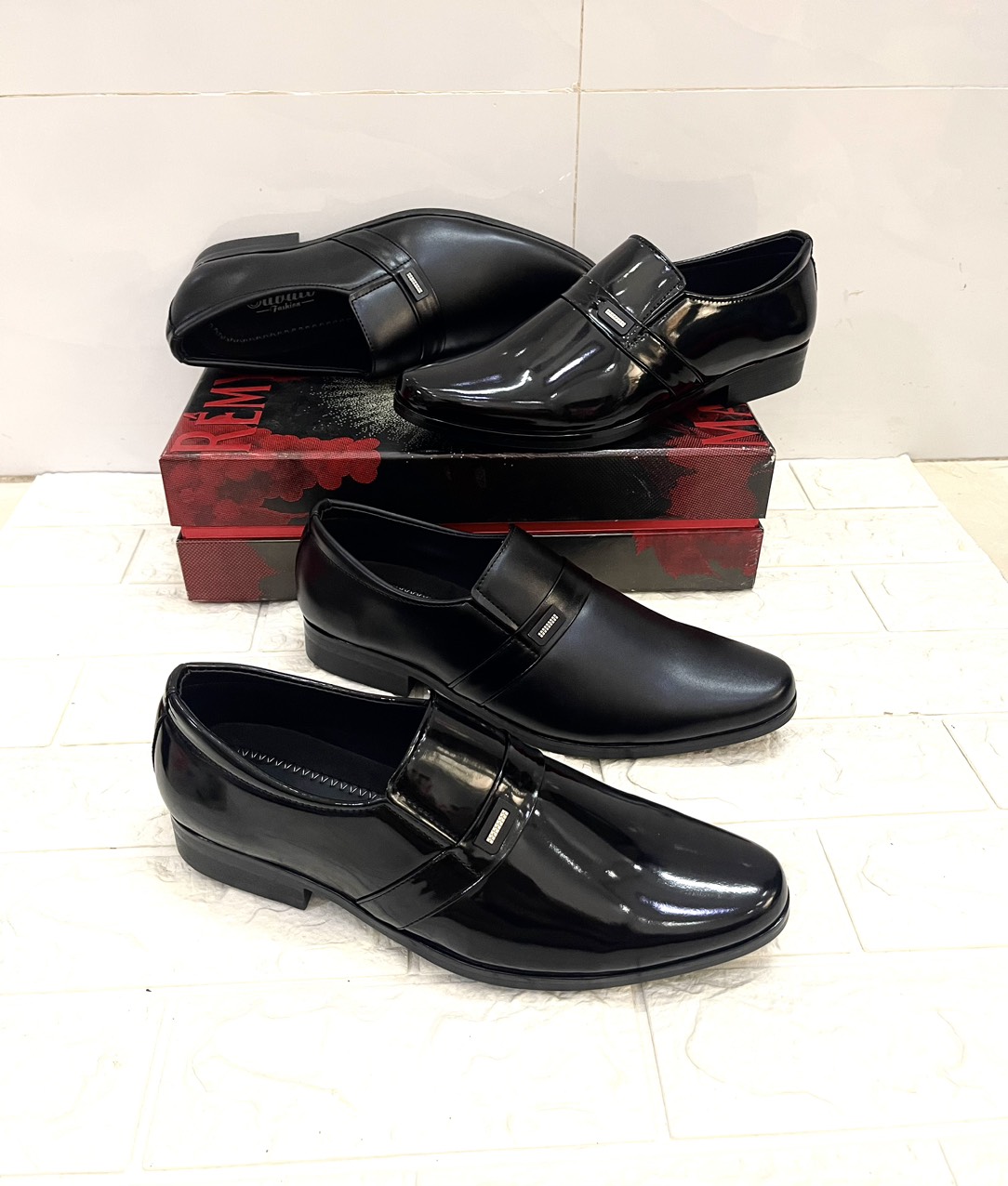 Giày tây nam mẫu mới..kiểu dáng đẹp..size từ 39-44..da mềm..đế khâu sẵn rất chắc chắn