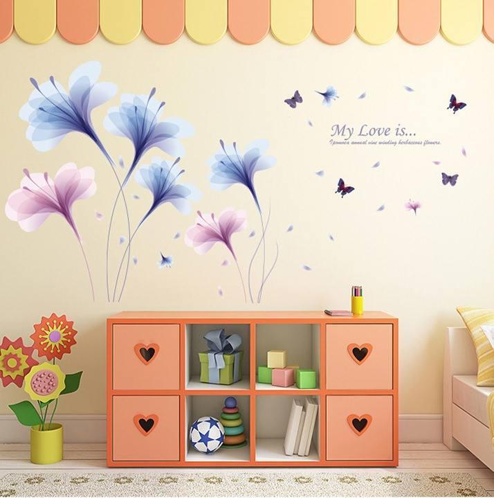 DECAL DÁN TƯỜNG HOA XANH TÍM VÀ CÔ GÁI XE ĐẠP