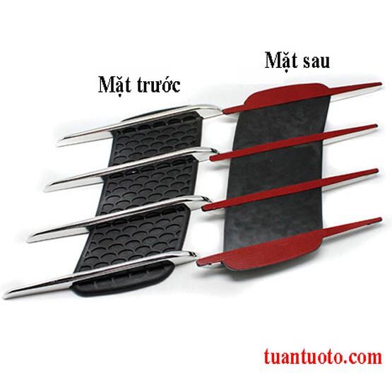 Cặp mang cá trang trí ô tô
