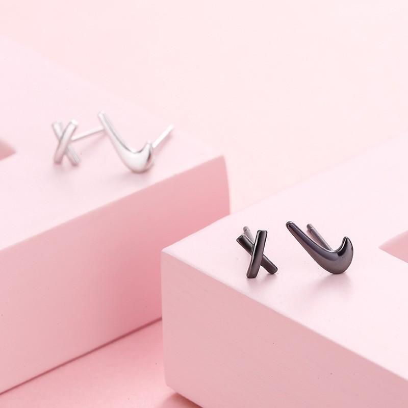 Bông Tai Đen Nam Nữ Unisex Dấu X Móc Câu