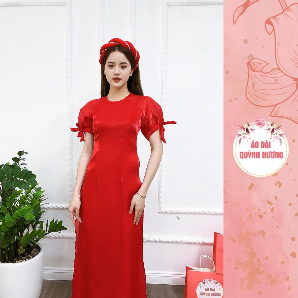 Áo dài màu đỏ chất voan tơ tay bồng buộc nơ cổ tròn