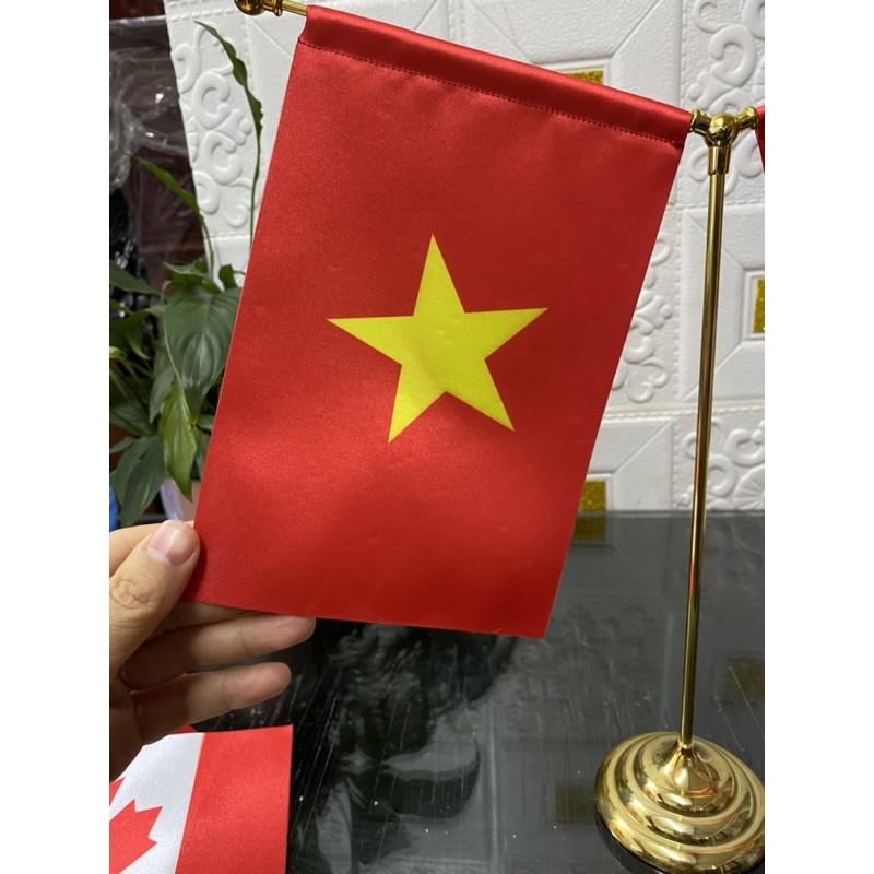 Lá cờ việt để bàn làm việc