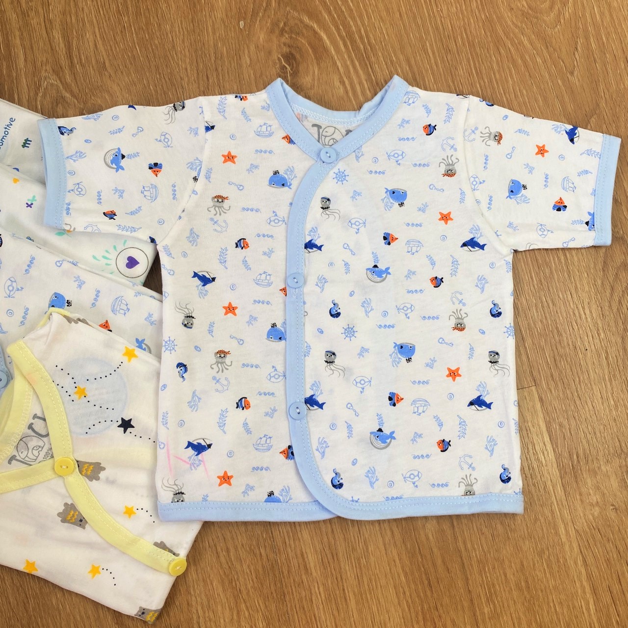 COMBO 5 Áo sơ sinh cotton J-FR GGY | Mẫu Tay Ngắn Cài Xéo Họa Tiết | Size 1 - 3 cho bé sơ sinh - 9 kg| Chất vải thun cotton 100% xịn, đẹp, mềm, họa tiết xinh | Hàng Việt Nam | Quần sơ sinh | Áo sơ sinh | Quần áo sơ sinh