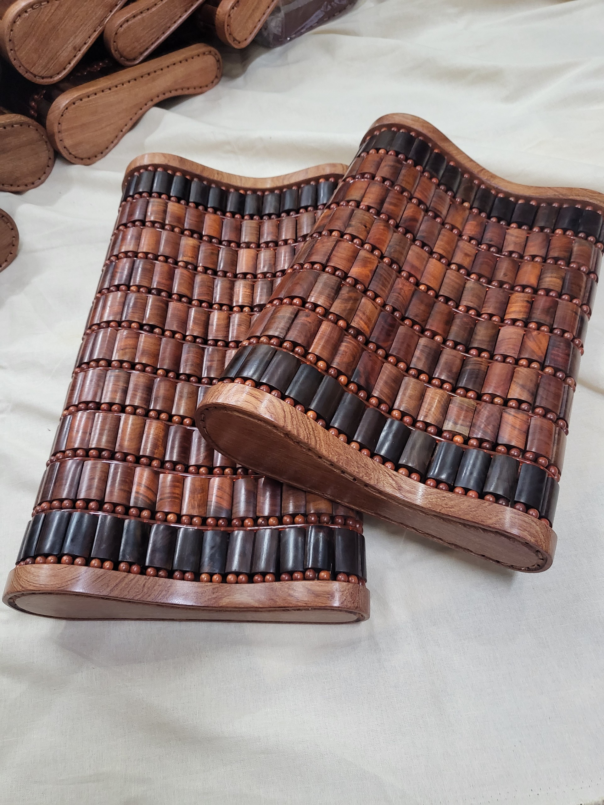 Gối Hạt Gỗ Trắc Cao Cấp - Gối Công Thái Học ( Mian. vn )