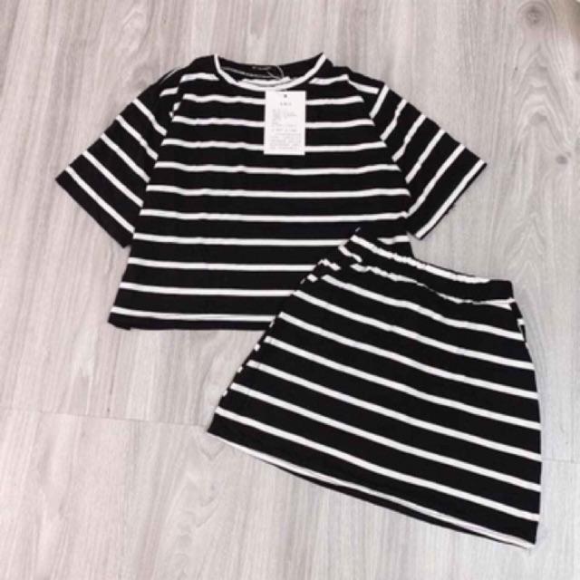 SET ÁO THUN CROPTOP KÈM CHÂN VÁY SỌC CÓ QUẦN