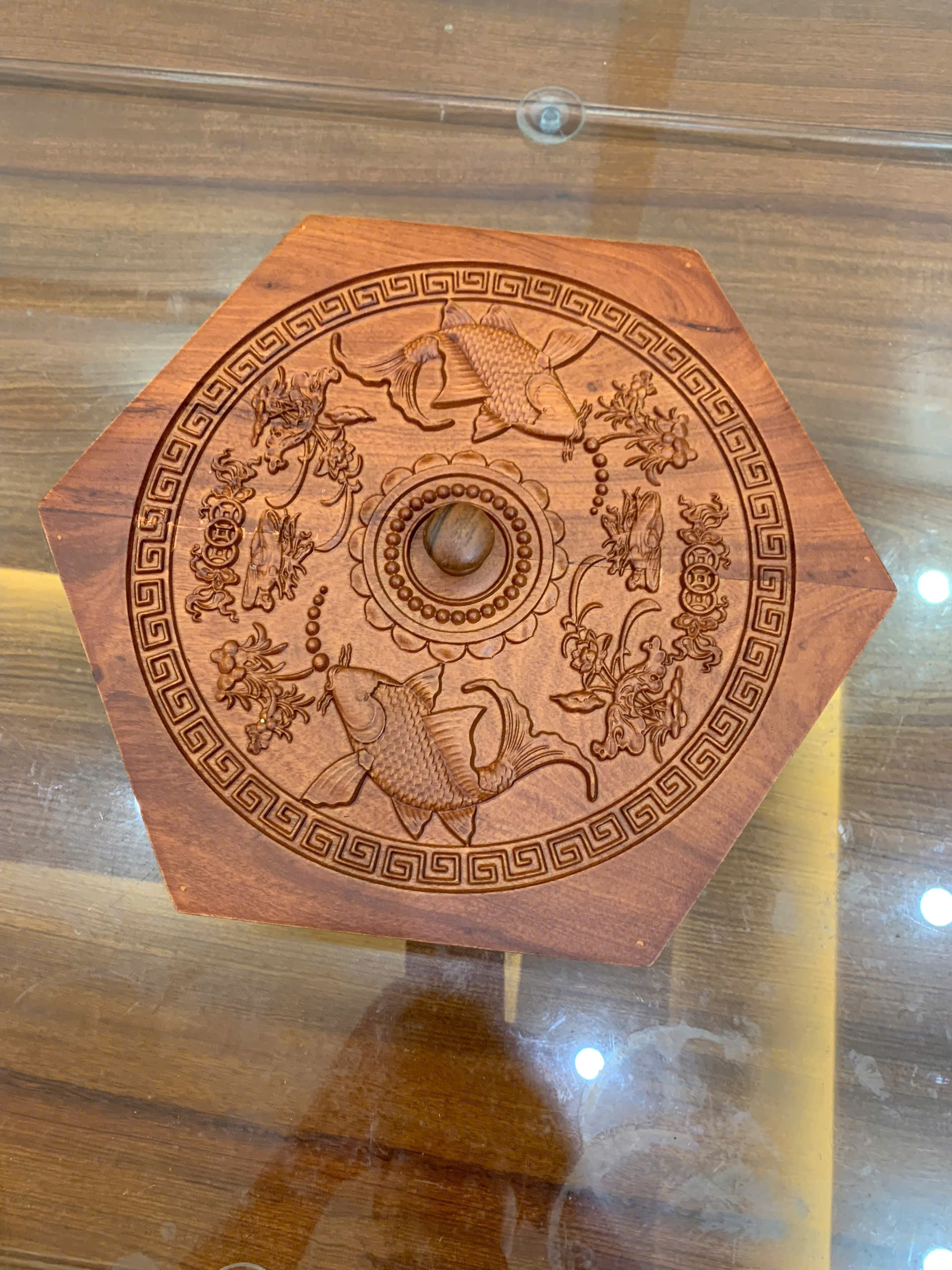 Khay Bánh Mứt Tết -Hình Lục Giác Đôi Cá Gỗ Hương Tự Nhiên Đẹp