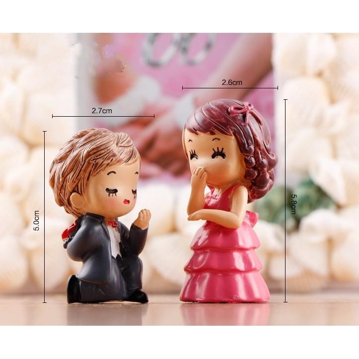Mô hình cô dâu chú rể trong lễ cầu hôn phong cách chibi dễ thương dùng trang trí tiểu cảnh, bánh cưới, DIY