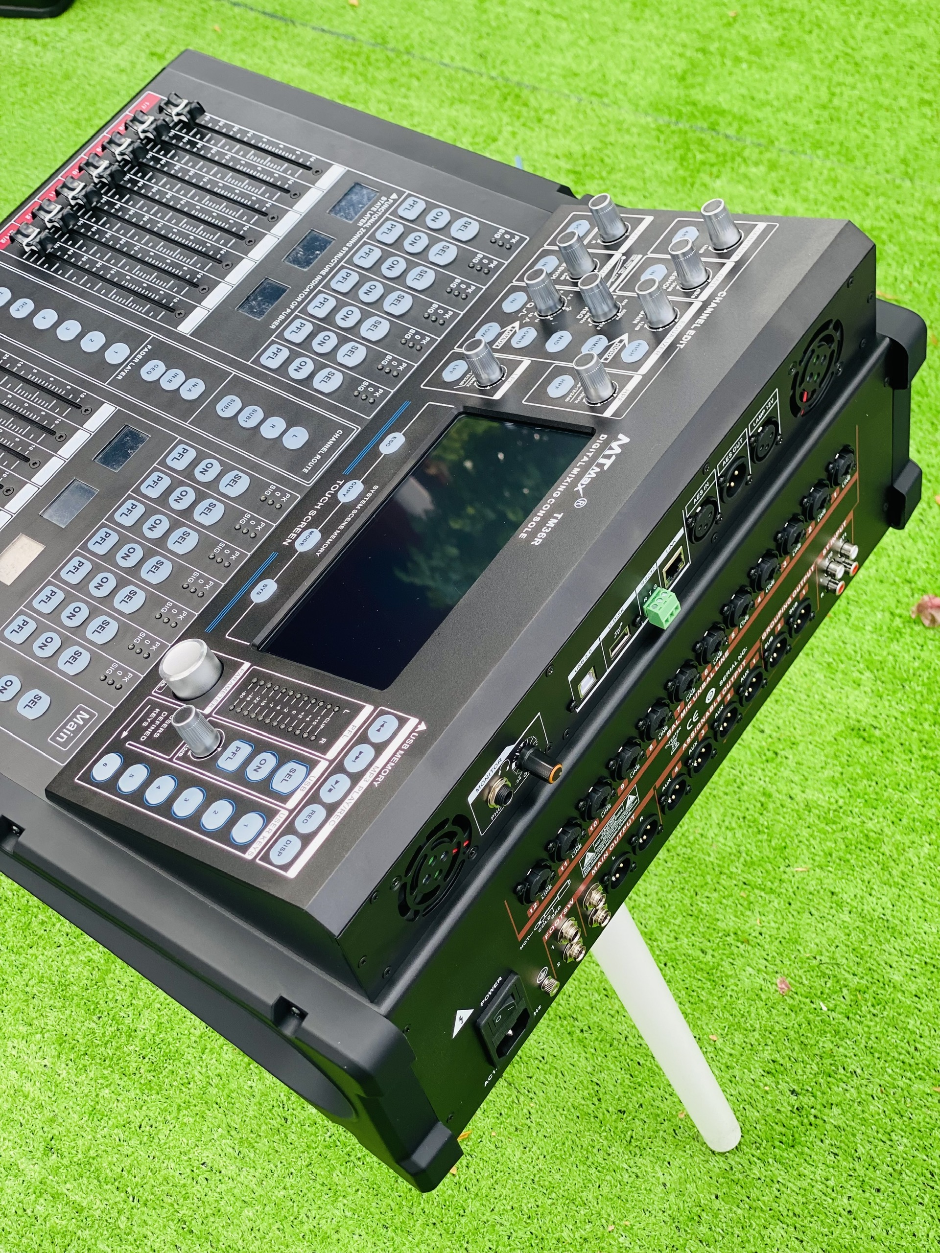 Mixer Digital Sân Khấu MTMAX TM36R Cao Cấp Màn Hình Cảm Ứng 7 inch 18 Kênh Công Nghệ Hiện Đại Chuyên Karaoke, Sân Khấu, Hội Nghị, Bữa Tiệc, Đám Cưới, Hàng Chính Hãng