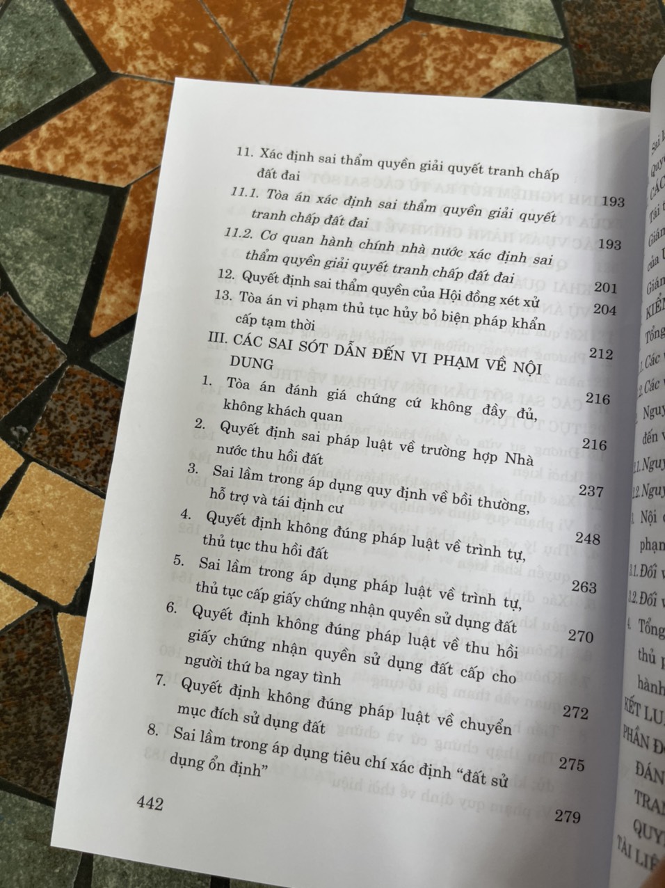 GIẢI QUYẾT TRANH CHẤP HÀNH CHÍNH TRONG LĨNH VỰC QUẢN LÝ ĐẤT ĐAI PHÁT HIỆN VI PHẠM VÀ XỬ LÝ VƯỚNG MẮC– Nguyễn Quang Đạo -NXB CT Quốc Gia Sự Thật