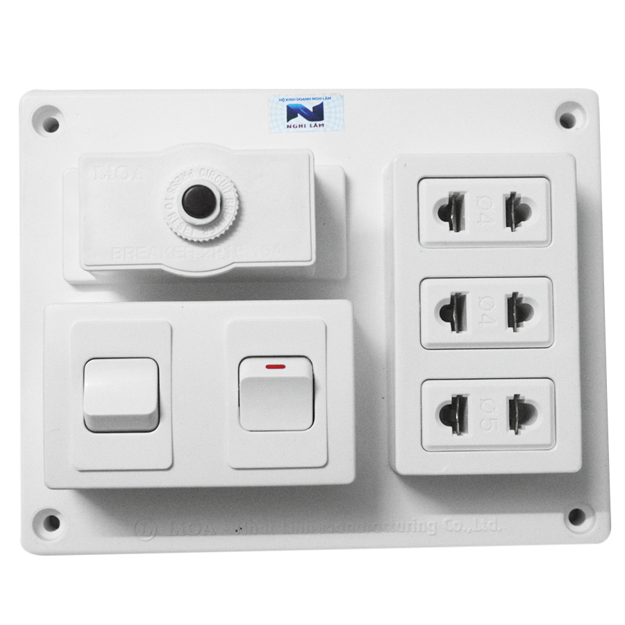 Bảng điện nổi 15A có 3 ổ cắm 2 công tắc LIOA B-CB15A2C