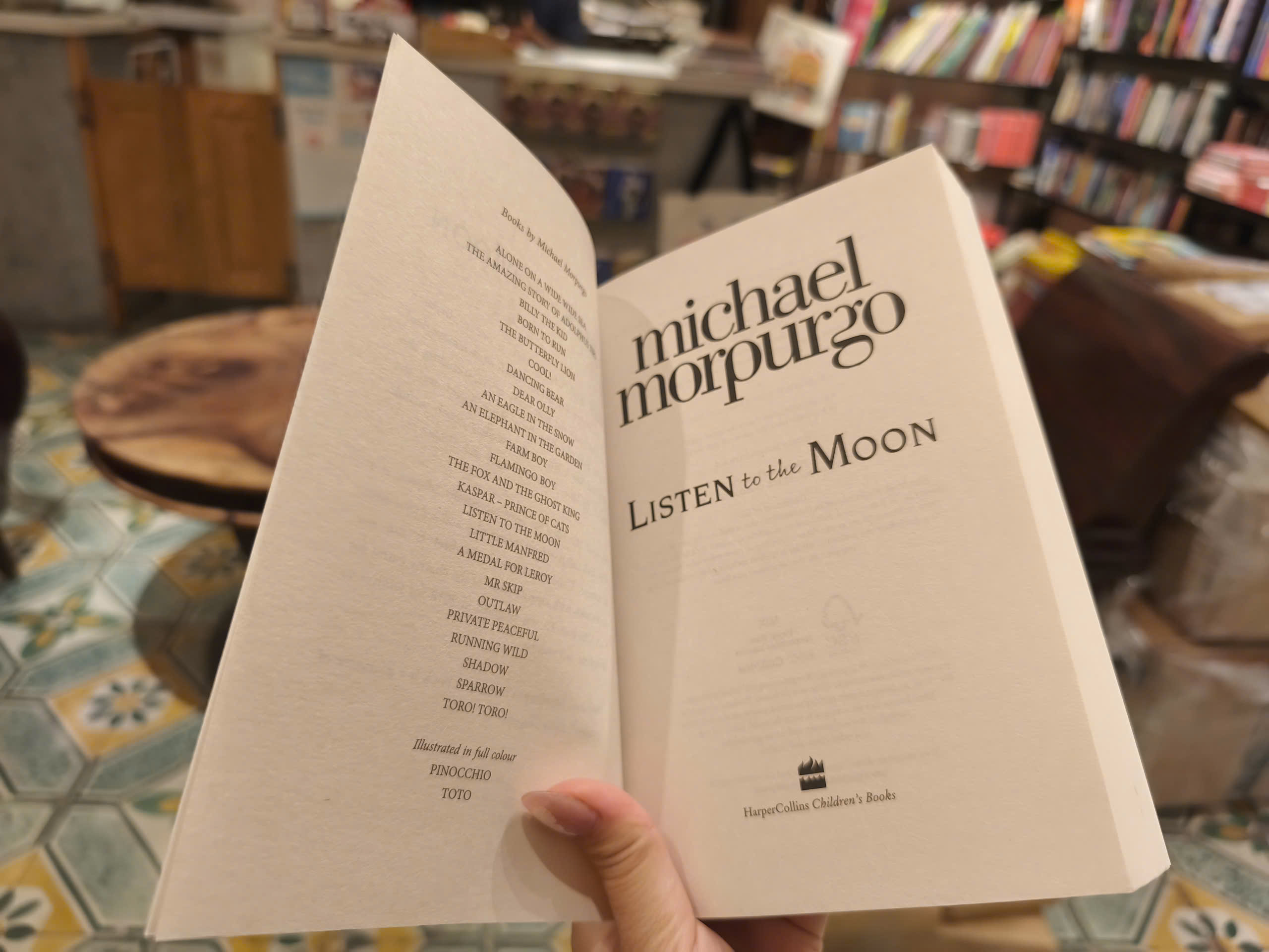 Listen to the Moon by Michael Morpurgo - Chlildren Story book in English - Sách Ngoại Văn Nhập Khẩu