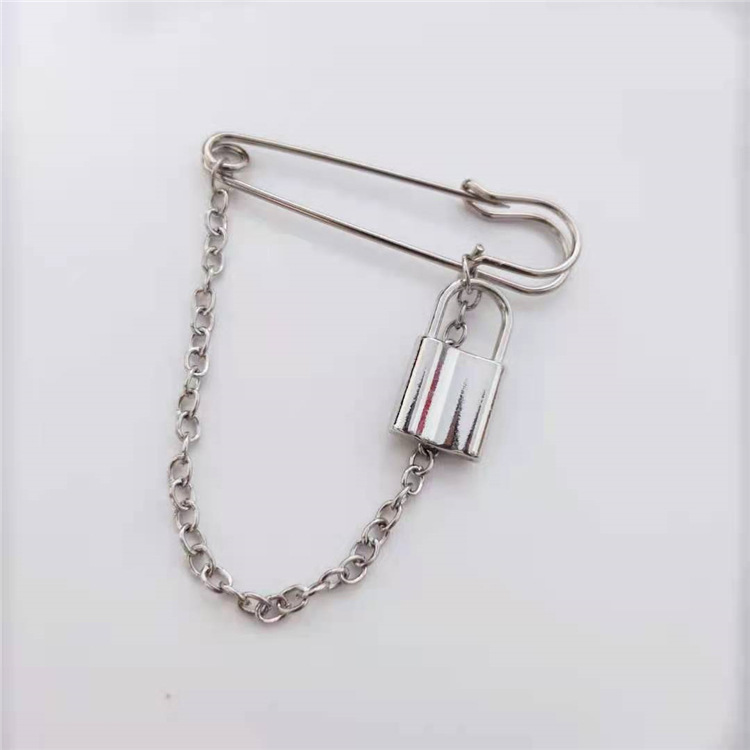 Cài áo ghim cài quần điều chỉnh kích cỡ phù hợp với giới trẻ