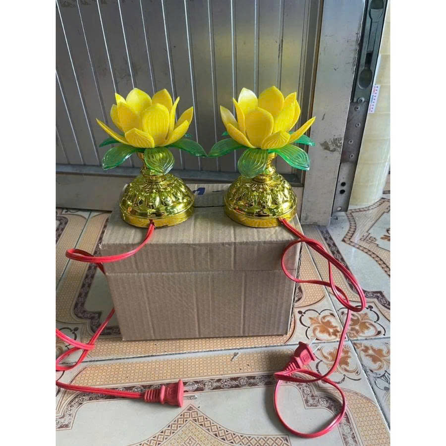 Combo 2 Đèn Hoa Sen Nhựa Để Bàn Thờ – Trang Trí Phật Giáo Trang Nghiêm