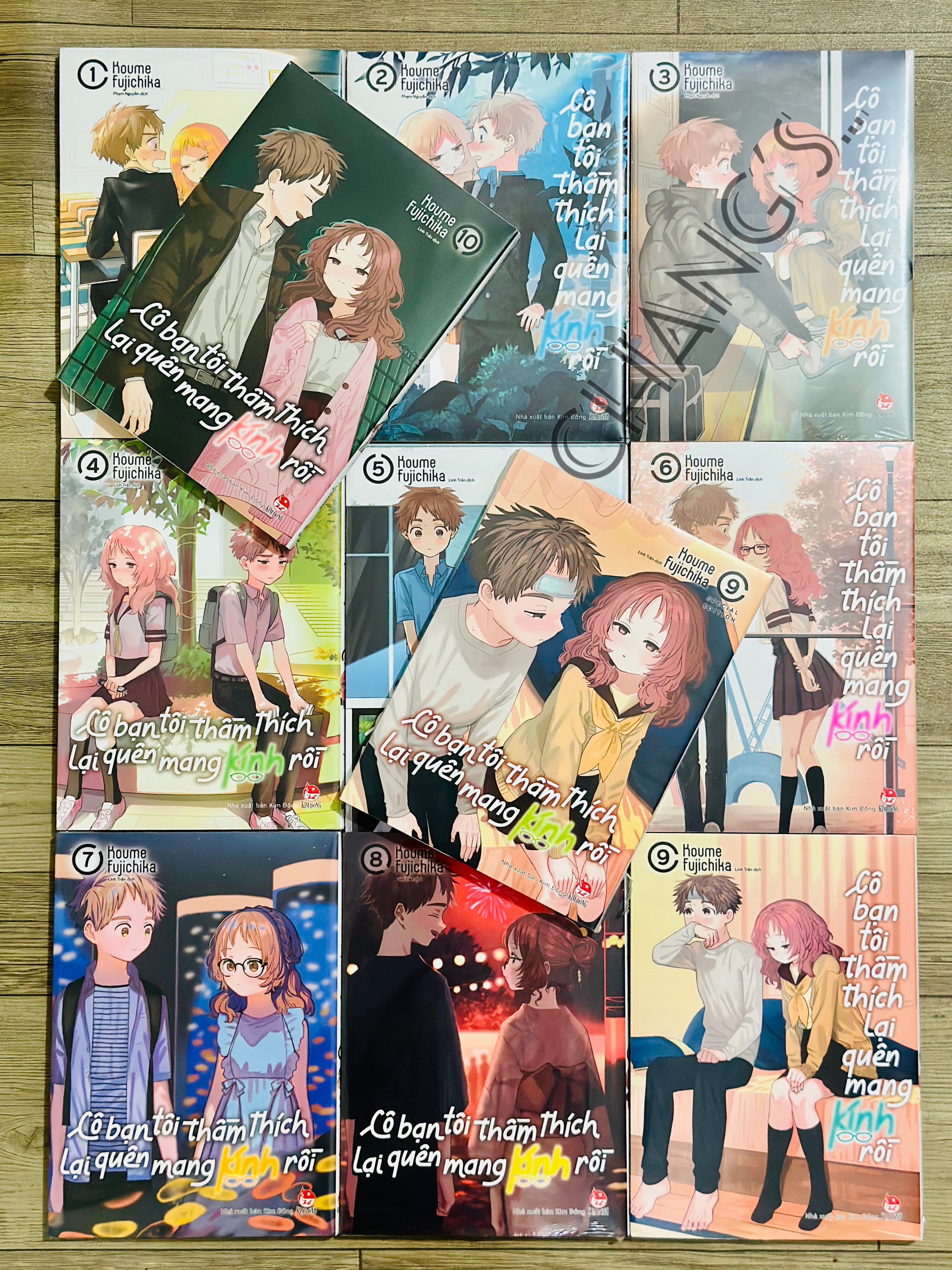 Truyện tranh Cô Bạn Tôi Thầm Thích Lại Quên Mang Kính Rồi lẻ Tập kèm Standee