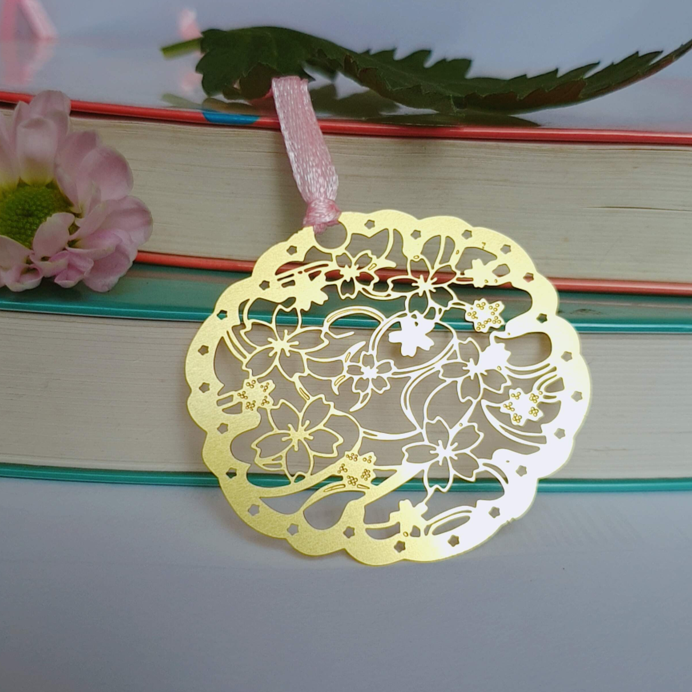 Bookmark kim loại họa tiết sakura hình đám mây hoa