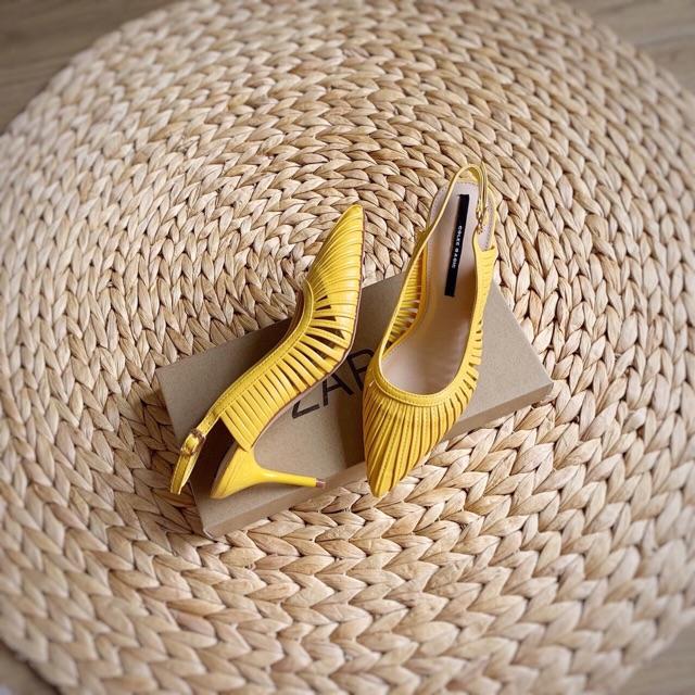 Giày sandal Colee bít mũi dây cắt gót đinh
