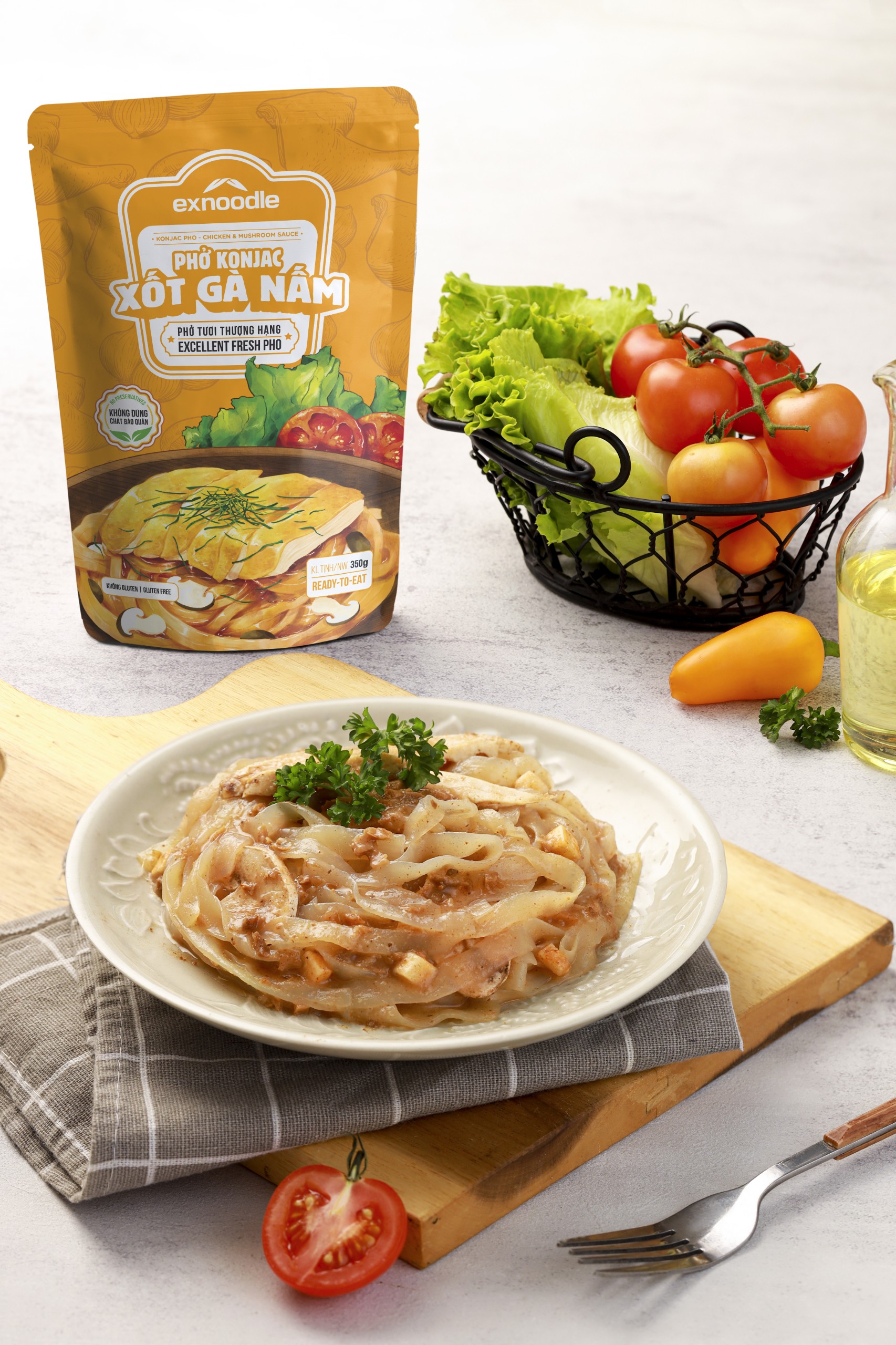 Phở konjac Xốt gà nấm - Phở tươi thượng hạng Exnoodle, ít calorie, giàu chất xơ, không chất bảo quản, sử dụng trực tiếp (350g/gói)