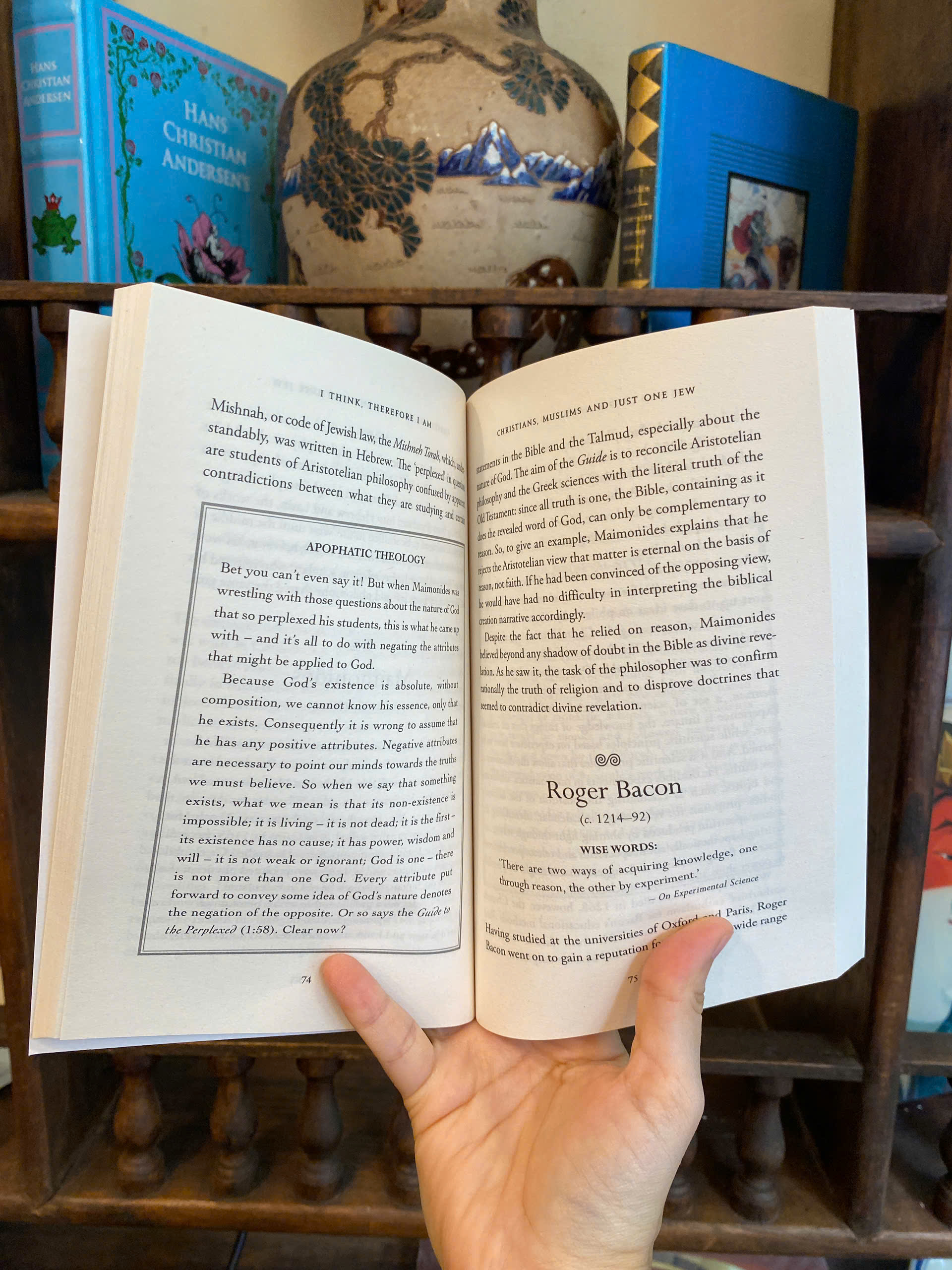 Sách - I Think, Therefore I Am: All the Philosophy You Need to Know by Lesley Levene