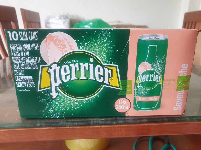 1 thùng tương đương 10 lon nước giải khát sản xuất từ nước khoáng Perrier hương đào 250ml