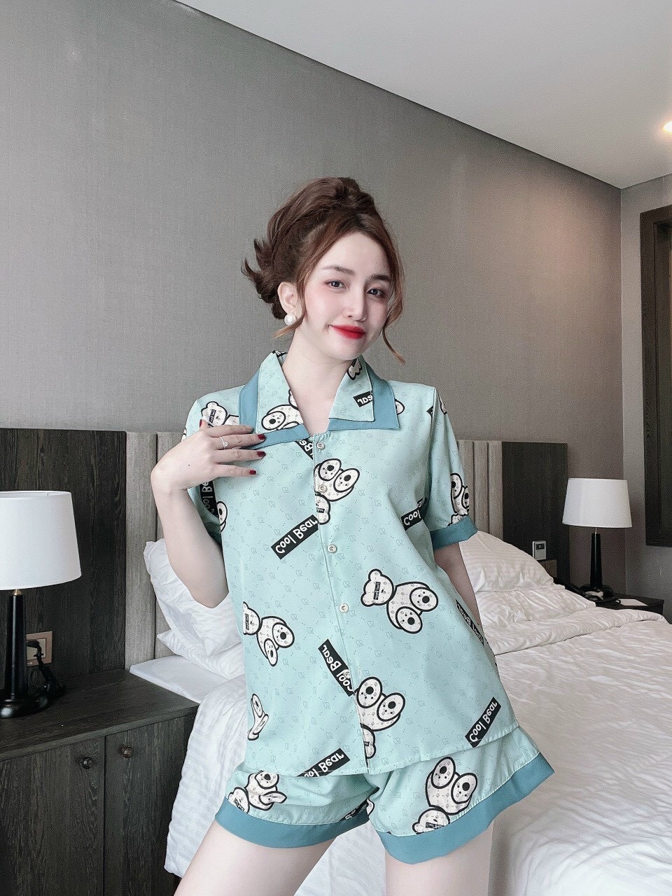 Bộ pijama nữ cộc tay quần đùi chất liệu lụa 100D xịn xò, bộ đồ ngủ nữ pyjama họa tiết loang đỏ sang trọng CC10