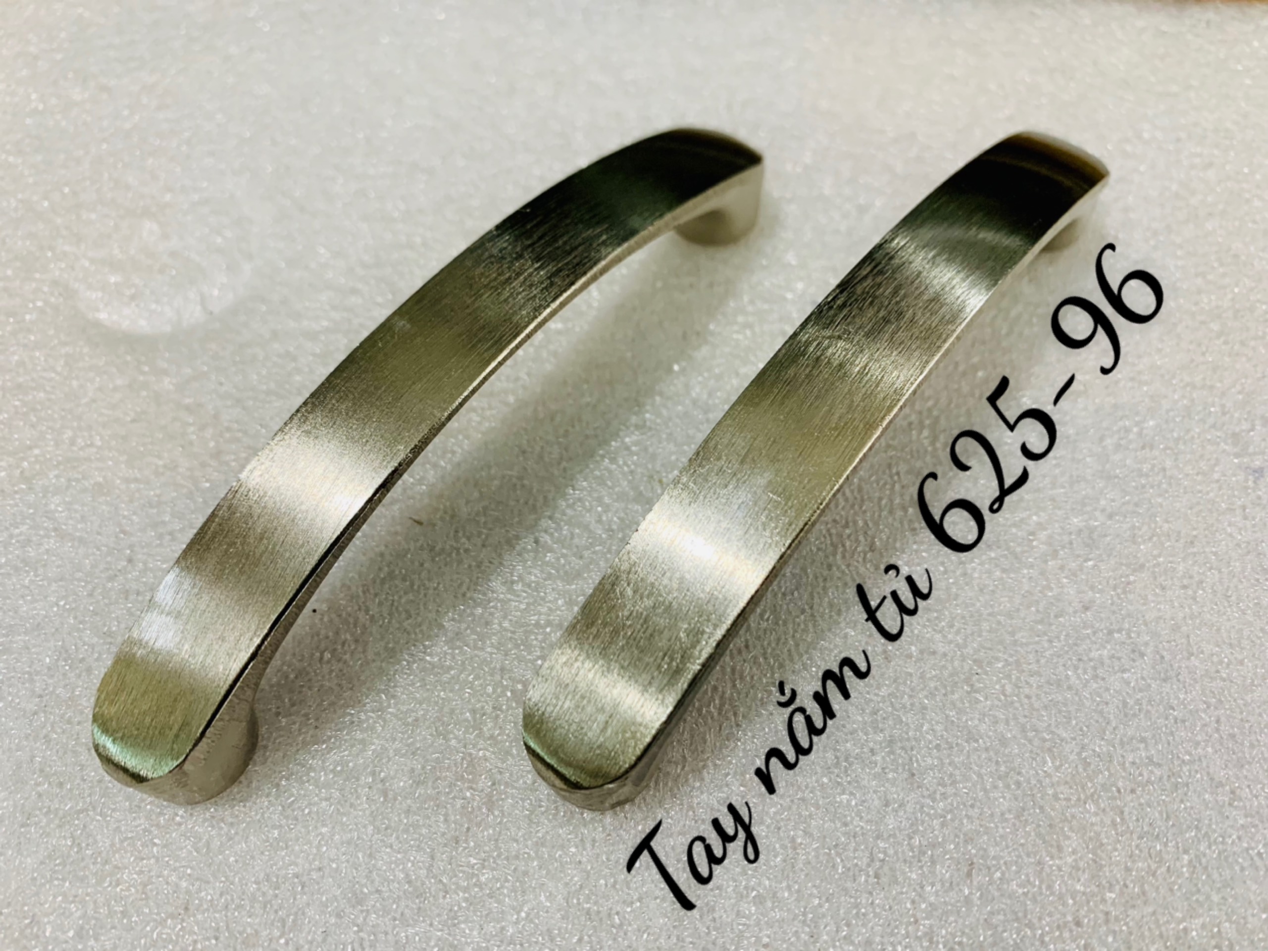 Tay tủ 625-96 crom bóng