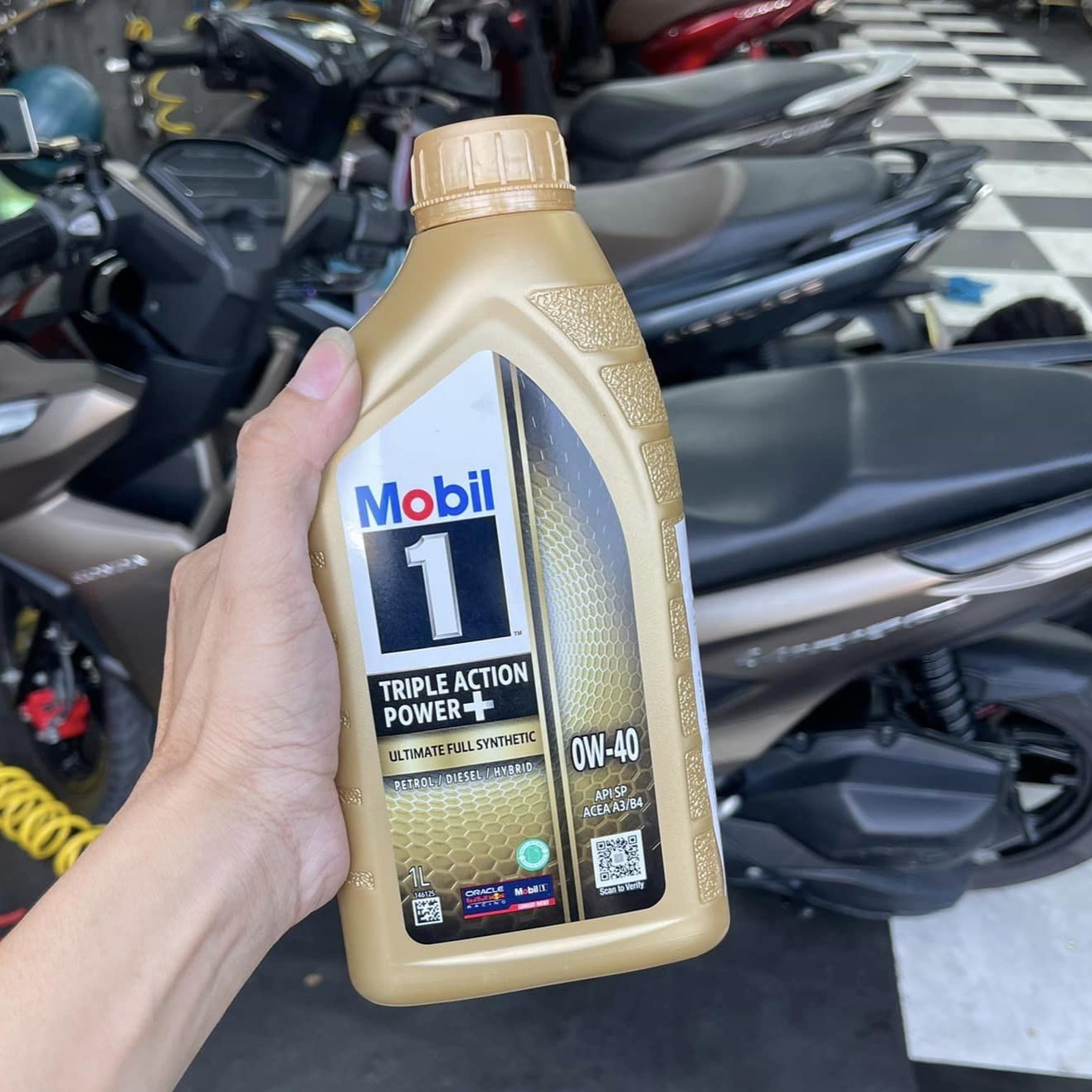 Nhớt Mobil 1 0W40 cho xe ga (900001)