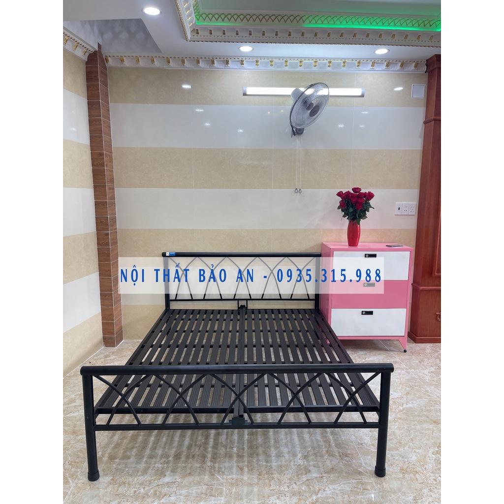 Giường sắt kiểu đan chéo 1m4x2m siêu rẻ