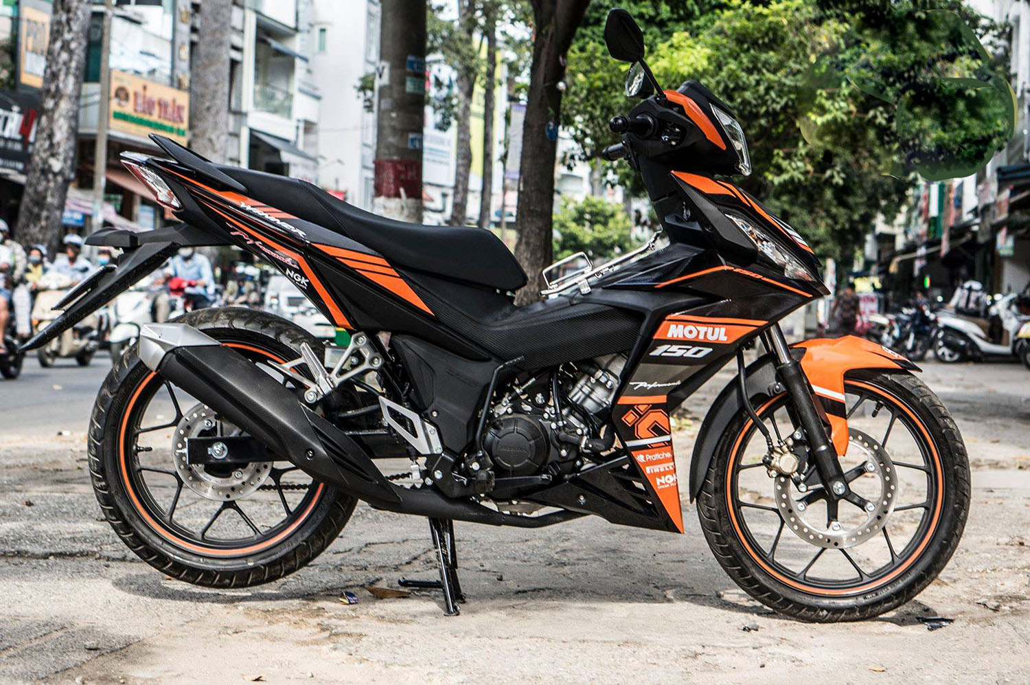 Tem trùm Winner 150 Orange Motul