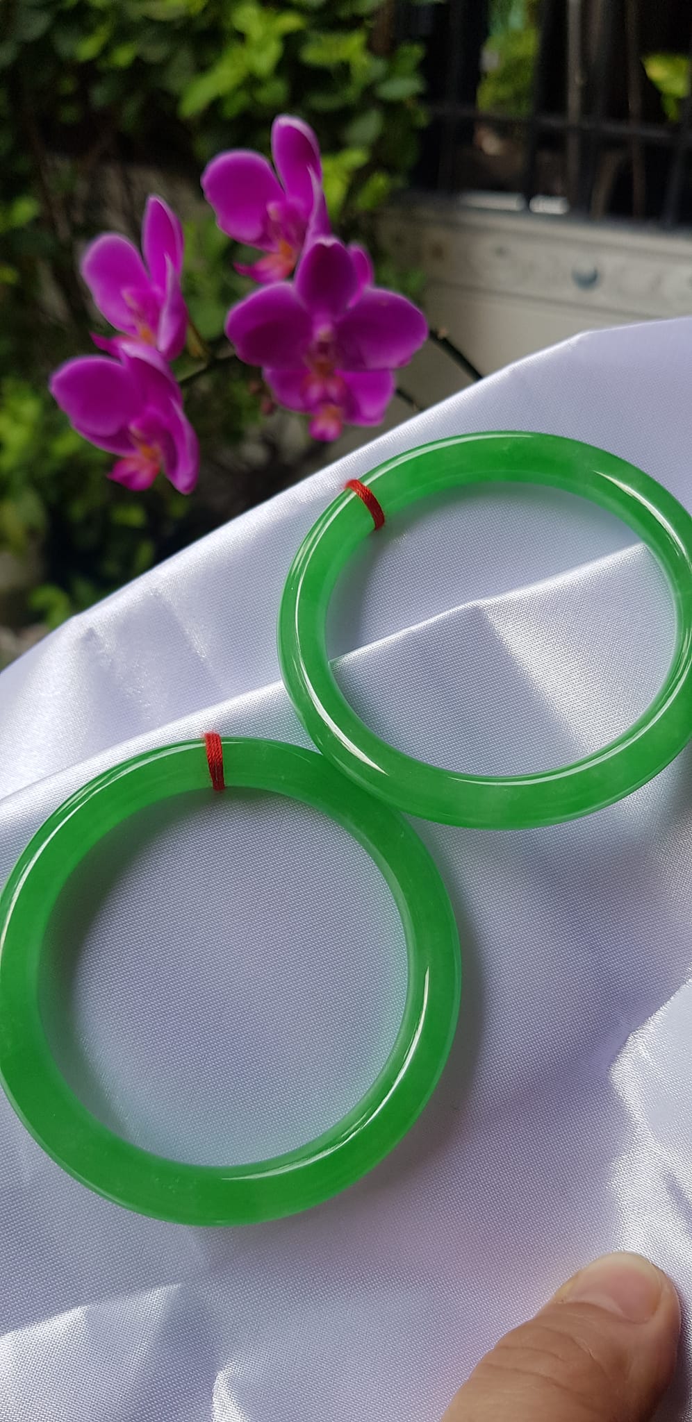 Vòng tay nữ đá cẩm thạch tự nhiên Ngọc Lý Đẹp 54mm x cọng 8mm Màu Xanh Lý tươi sáng bóng mượt đẹp Nữ 53kg - 60kg đeo Vòng hợp nữ mệnh Mộc mệnh Hỏa mệnh Thủy ạ