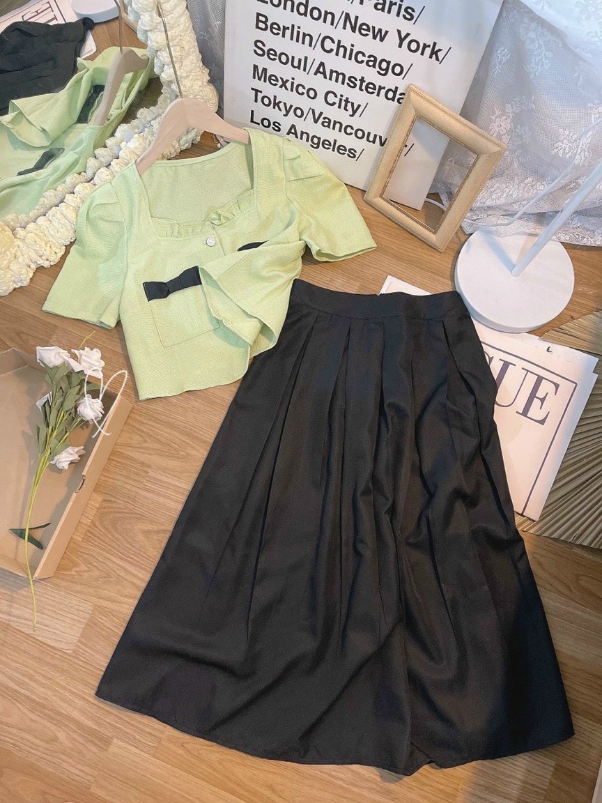 Set áo croptop đính nơ kèm chân váy xếp ly ulzzang