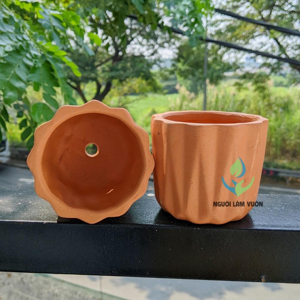 Chậu đất nung trồng cây kiểu dáng trụ họa tiết kim cương cỡ nhỏ size 7x7cm thoát nước tốt - lên màu đẹp