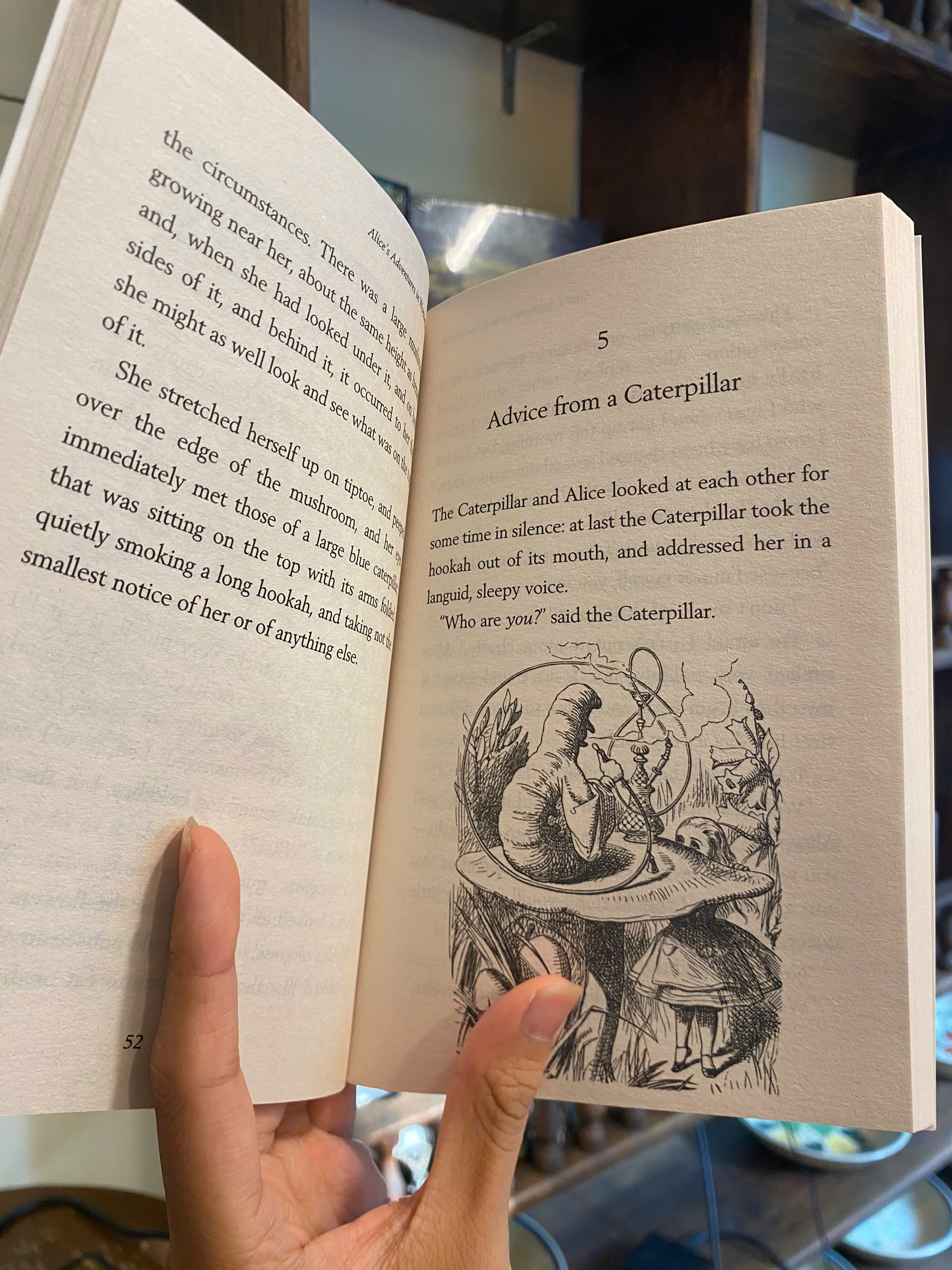Sách - Alice's Adventures in Wonderland by Lewis Carroll | Classics Children's Fiction Novel