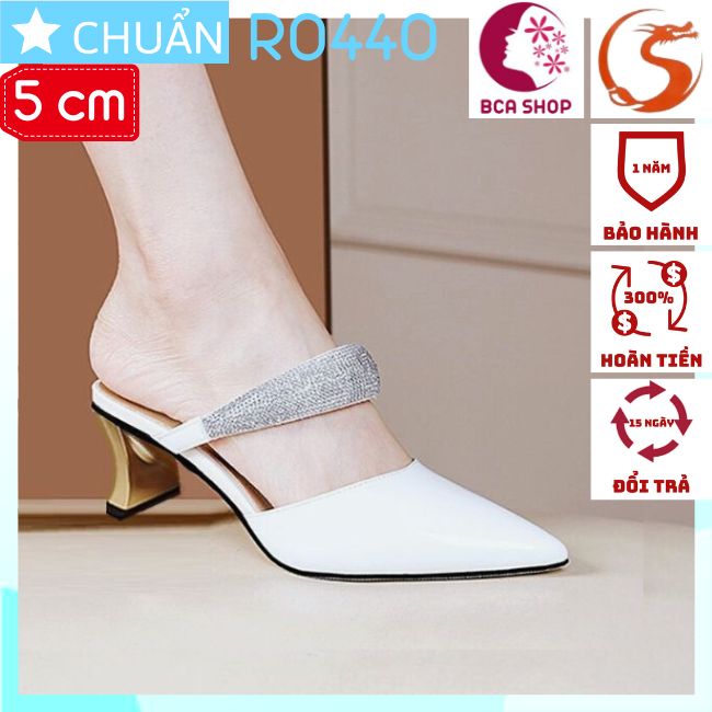 Giày cao gót nữ màu trắng 5p RO440 ROSATA tại BCASHOP quai ngang gắn hạt kim cương nhỏ, gót kiểu guốc sành điệu