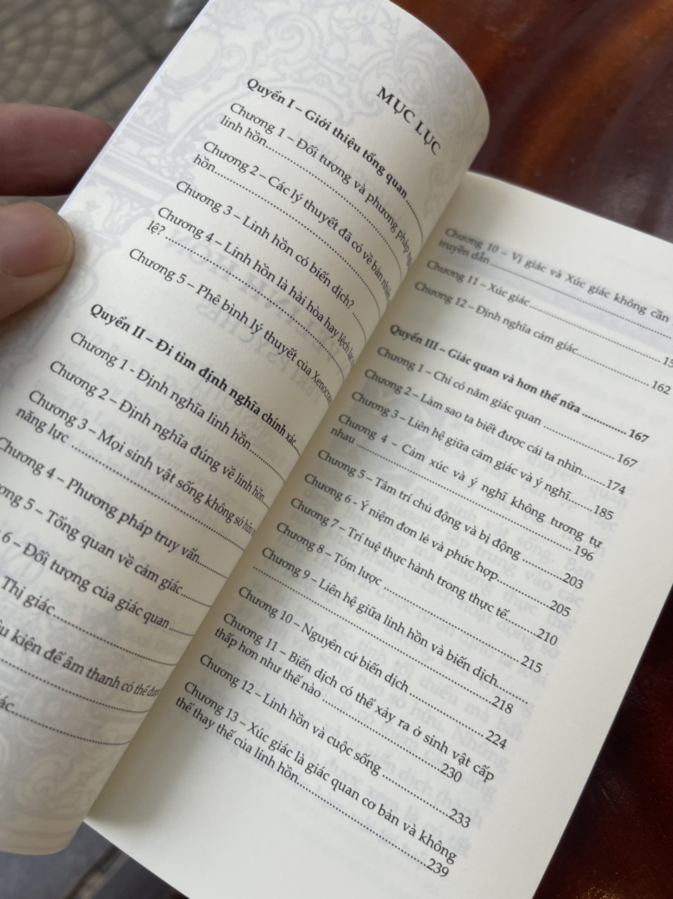 (Bộ 4 cuốn Thế giới quan của Aristotle) - SIÊU HÌNH HỌC, BÀN VỀ LINH HỒN, BIỆN LUẬN, CHỦ ĐỀ - Lyceum – Nxb Đà Nẵng