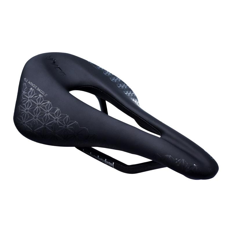 Yên Xe Đạp Leo Núi Bằng Sợi Carbon Siêu Nhẹ Màu Đen