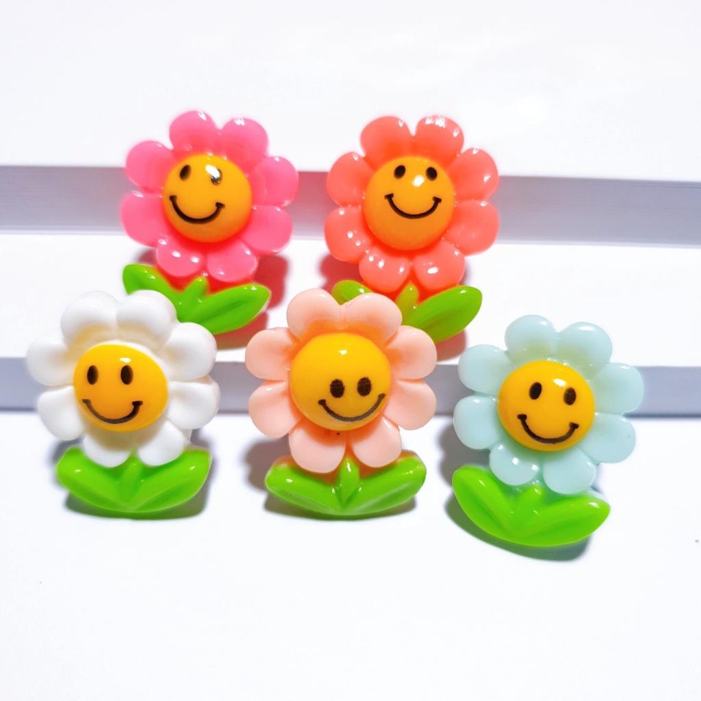 Sticker trang trí dép cross / nút gắn hkdesign mẫu bông hoa cười nhiều màu gắn sục/ duet nữ